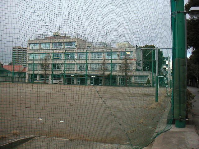 松濤中学校の全景